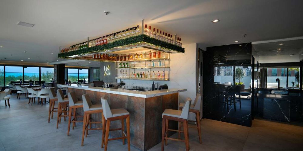 Bar da Piscina do Vogue Square Design Hotel