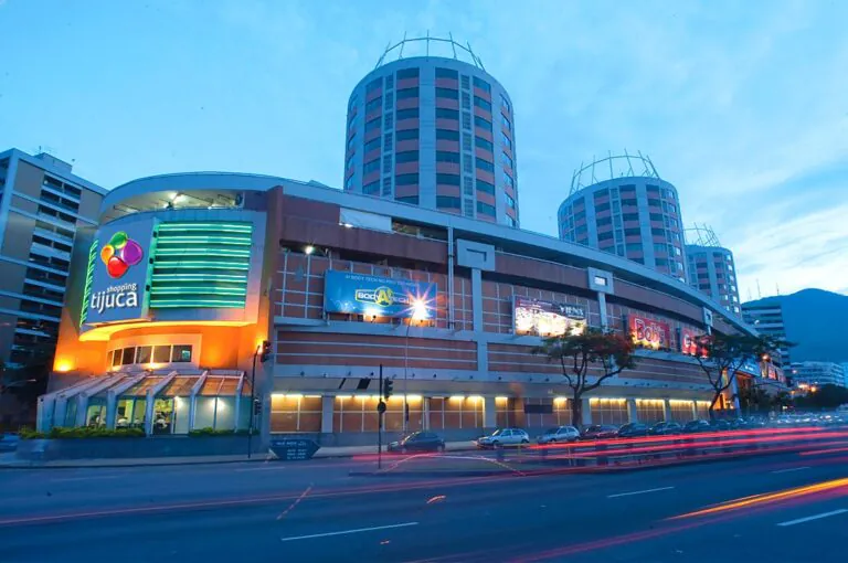 Shopping Tijuca, a 150 m do Lisboa 32